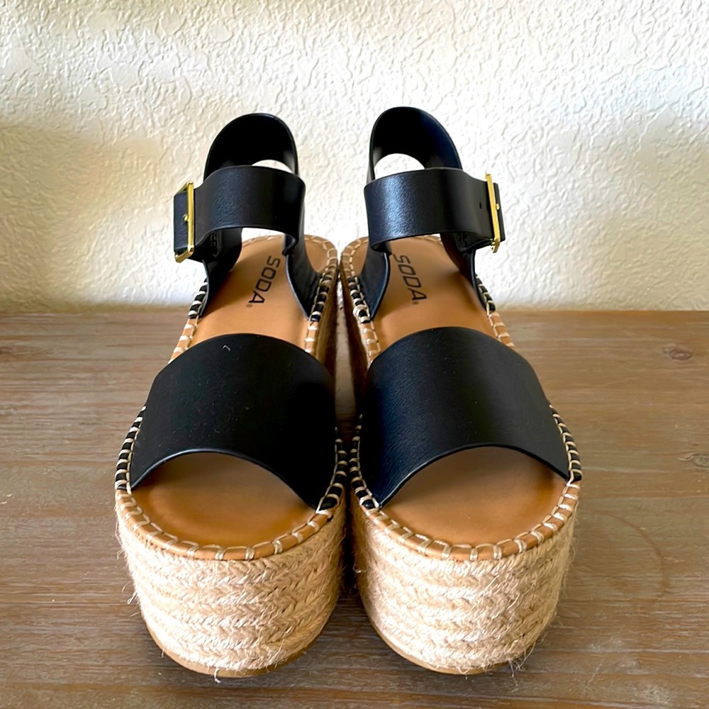 Soda black and cream wedges